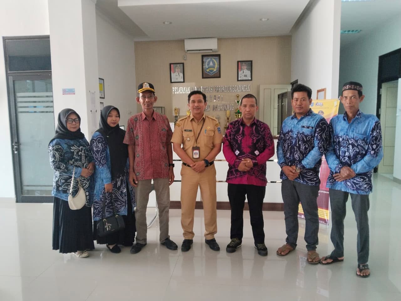 Camat Angkinang menerima kunjungan dan silaturrahmi pengurus baru PABPDSI Kecamatan Angkinang